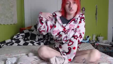 Snapshot of devilg1rl chatting on 01/07/26, 01:41 poutyangel online show from 01/07/26, 01:41