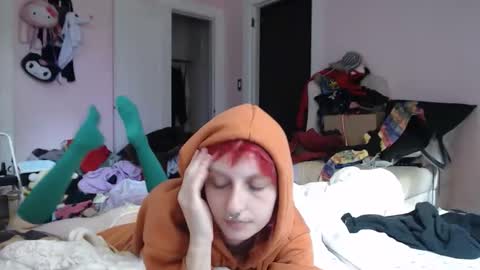 Snapshot of devilg1rl chatting on 04/06/26, 12:19 poutyangel online show from 04/06/26, 12:19