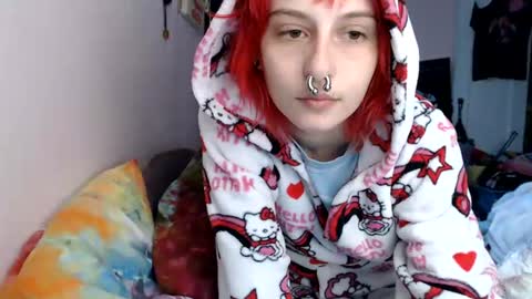 Snapshot of devilg1rl chatting on 06/30/26, 08:32 poutyangel online show from 06/30/26, 08:32