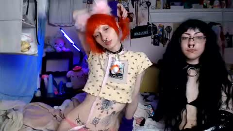 Snapshot of devilg1rl chatting on 08/04/26, 10:40 poutyangel online show from 08/04/26, 10:40