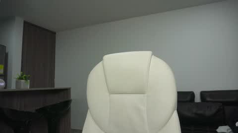 Snapshot of devin_hunter chatting on 12/12/24, 03:21 Devin Hunter online show from 12/12/24, 03:21