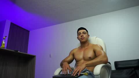 Snapshot of devin_hunter chatting on 01/18/25, 04:59 Devin Hunter online show from 01/18/25, 04:59