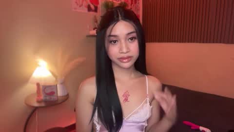 Snapshot of devine_goddessx chatting on 11/21/25, 03:33 Devine Greyson online show from 11/21/25, 03:33