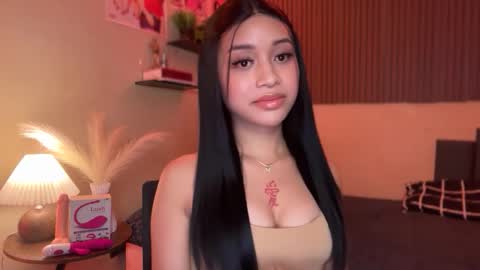 Snapshot of devine_goddessx chatting on 11/23/25, 12:27 Devine Greyson online show from 11/23/25, 12:27