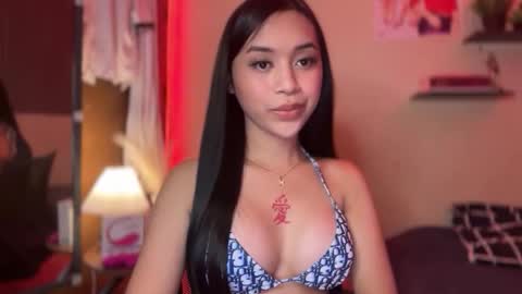 Snapshot of devine_goddessx chatting on 12/14/25, 04:29 Devine Greyson online show from 12/14/25, 04:29