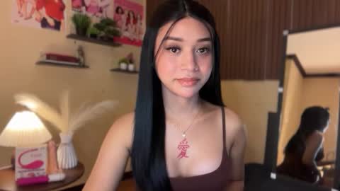 Snapshot of devine_goddessx chatting on 12/22/25, 10:12 Devine Greyson online show from 12/22/25, 10:12