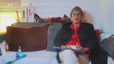 Snapshot of devora_mature65 chatting on 11/22/25, 02:43 Devora online show from 11/22/25, 02:43