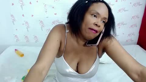 Snapshot of devorasexy2 chatting on 12/19/24, 11:35 Devora.. online show from 12/19/24, 11:35