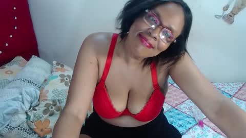 Snapshot of devorasexy2 chatting on 11/11/25, 09:48 Devora.. online show from 11/11/25, 09:48