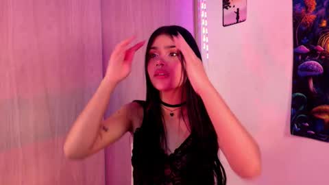 Snapshot of devours_fire chatting on 11/27/25, 07:05 Sara 3 online show from 11/27/25, 07:05