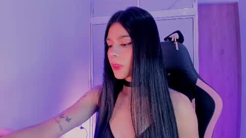 Snapshot of devours_fire chatting on 06/25/26, 11:53 Sara 3 online show from 06/25/26, 11:53