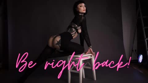 Snapshot of dgtlgrl chatting on 09/23/25, 12:19 dgtlgrl online show from 09/23/25, 12:19