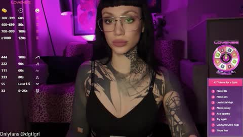 Snapshot of dgtlgrl chatting on 10/07/25, 06:27 dgtlgrl online show from 10/07/25, 06:27