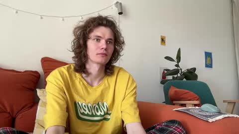 Snapshot of di_n_alex chatting on 04/10/26, 08:30 Di Alex online show from 04/10/26, 08:30