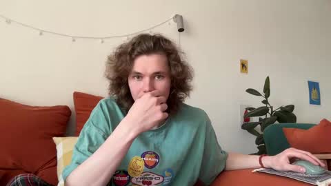 Snapshot of di_n_alex chatting on 04/11/26, 08:18 Di Alex online show from 04/11/26, 08:18