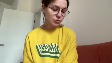 Snapshot of di_n_alex chatting on 06/03/26, 12:30 Di Alex online show from 06/03/26, 12:30