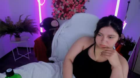 Snapshot of diaangell chatting on 06/10/26, 05:23 Dia online show from 06/10/26, 05:23
