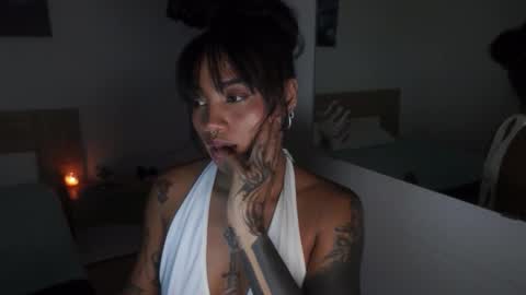 Snapshot of diamon_kataleya chatting on 10/27/25, 11:47 Melissa My schedule 10pm time Colombia online show from 10/27/25, 11:47