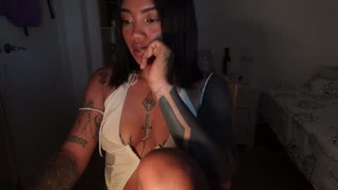 Snapshot of diamon_kataleya chatting on 06/10/26, 01:32 Melissa My schedule 10pm time Colombia online show from 06/10/26, 01:32