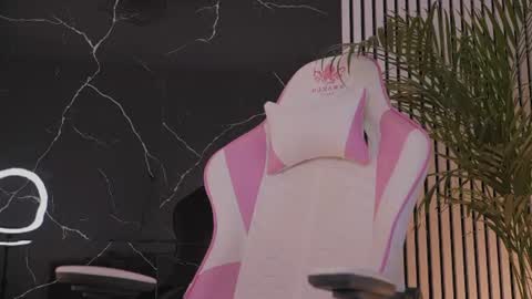 Snapshot of diamond_ava_ chatting on 06/19/26, 09:13 Thea online show from 06/19/26, 09:13