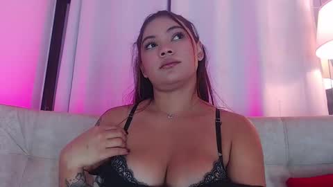 Snapshot of diamond_canela chatting on 02/26/25, 07:42 diamond_canela online show from 02/26/25, 07:42