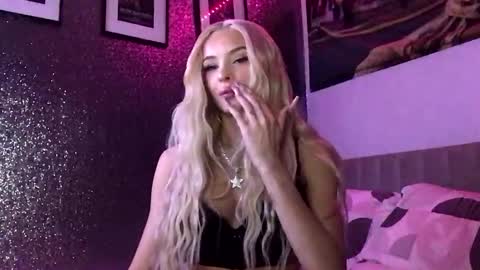 Snapshot of diamond_the_blonde chatting on 10/19/25, 10:10 Diamond online show from 10/19/25, 10:10