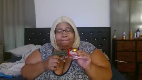 Snapshot of diamondbbwqueen chatting on 04/26/26, 09:56 diamondbbwqueen online show from 04/26/26, 09:56