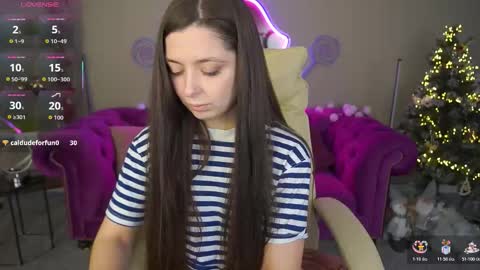 Snapshot of diamondeyeess chatting on 12/22/25, 06:21 Sasha online show from 12/22/25, 06:21