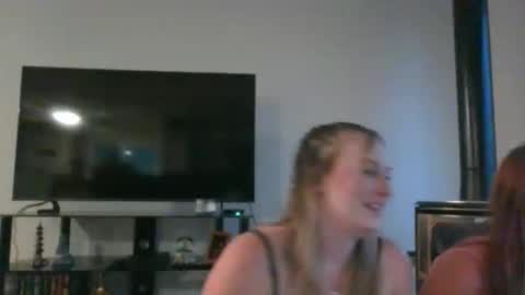 Snapshot of diamondj2104 chatting on 09/24/25, 10:35 diamondj2104 online show from 09/24/25, 10:35