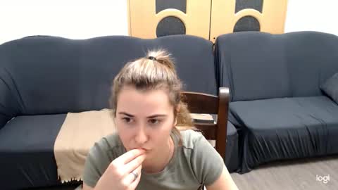 Snapshot of dianasmiey7 chatting on 12/17/24, 09:27 dianasmiey7 online show from 12/17/24, 09:27