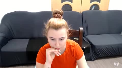 Snapshot of dianasmiey7 chatting on 01/10/25, 09:13 dianasmiey7 online show from 01/10/25, 09:13