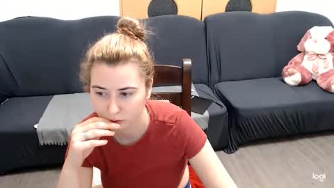 Snapshot of dianasmiey7 chatting on 01/22/25, 09:43 dianasmiey7 online show from 01/22/25, 09:43