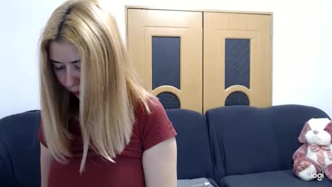 Snapshot of dianasmiey7 chatting on 02/17/25, 09:35 dianasmiey7 online show from 02/17/25, 09:35