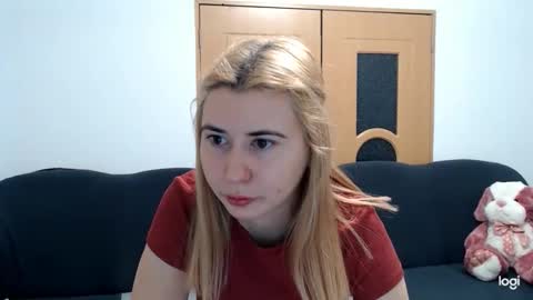 Snapshot of dianasmiey7 chatting on 02/19/25, 08:33 dianasmiey7 online show from 02/19/25, 08:33