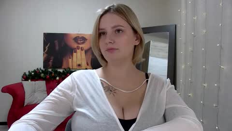 Snapshot of dianemills chatting on 12/20/25, 05:20 Diane Mills online show from 12/20/25, 05:20