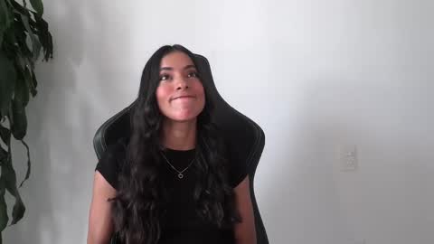 Melania   -    online show from 03/03/25, 08:21