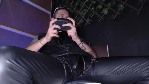 DICAPRIO online show from 10/10/25, 05:06