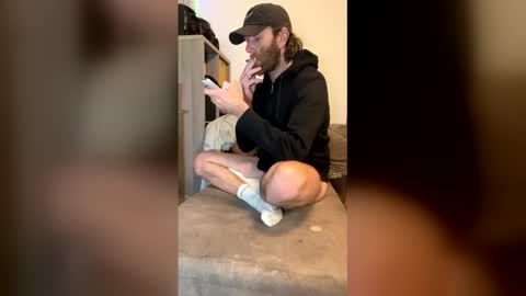 Snapshot of dickparceldick chatting on 02/01/26, 02:32 dickparceldick online show from 02/01/26, 02:32