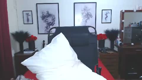 Dennesse online show from 11/23/25, 01:55