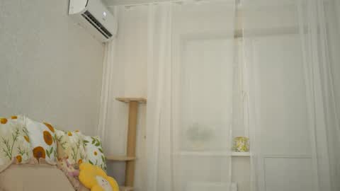 Snapshot of dietmountaindew_ chatting on 04/30/26, 03:29 Sophie online show from 04/30/26, 03:29