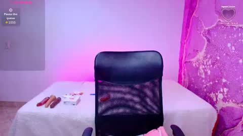 diiosa_latina online show from 06/25/26, 07:18