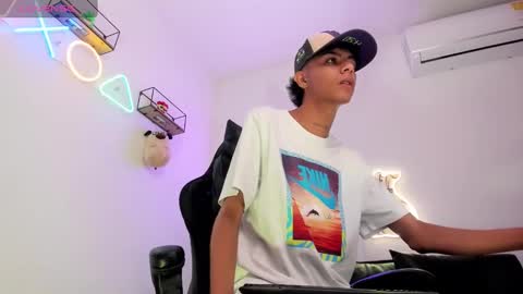 Snapshot of dikey_18 chatting on 12/06/24, 09:02 dikey_18 online show from 12/06/24, 09:02