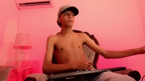 Snapshot of dikey_18 chatting on 12/07/24, 09:00 dikey_18 online show from 12/07/24, 09:00