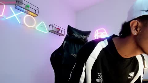 Snapshot of dikey_18 chatting on 01/30/25, 09:14 dikey_18 online show from 01/30/25, 09:14