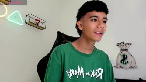 Snapshot of dikey_18 chatting on 02/09/25, 08:34 dikey_18 online show from 02/09/25, 08:34