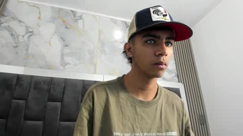 Snapshot of dikey_18 chatting on 02/14/25, 08:37 dikey_18 online show from 02/14/25, 08:37