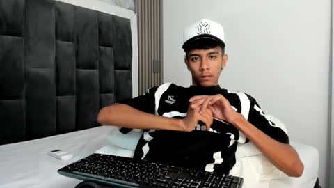 Snapshot of dikey_18 chatting on 03/08/25, 12:11 dikey_18 online show from 03/08/25, 12:11