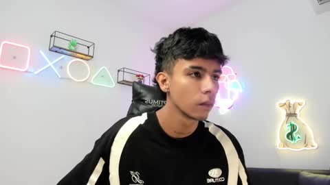 Snapshot of dikey_18 chatting on 03/10/25, 11:27 dikey_18 online show from 03/10/25, 11:27