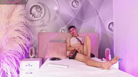 dilan_femboy_ online show from 07/15/26, 02:55