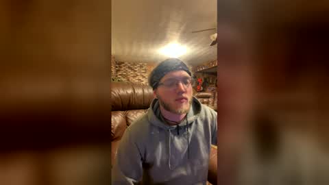 Snapshot of dilf_96 chatting on 02/08/26, 05:22 Daddy online show from 02/08/26, 05:22